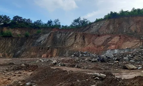 Ai tạo điều kiện cho doanh nghiệp khai thác đất “chui”?